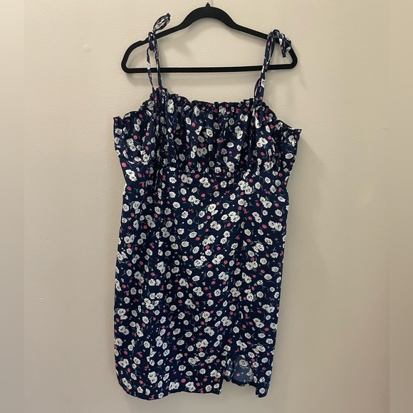 PLUS SIZE Floral Mini Summer Dress - Picture 2 of 4